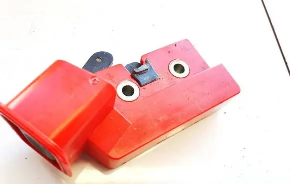 Ford Focus Seat back rest lock catch 2m51a61382ba 2m51-a61382-ba