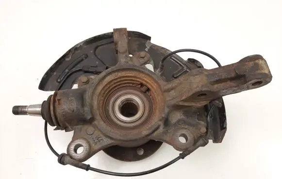 Nissan NV400 Front wheel hub 144A