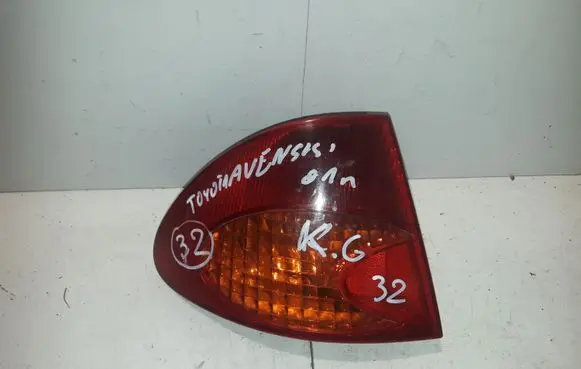 Toyota Avensis T220 Rear/tail lights