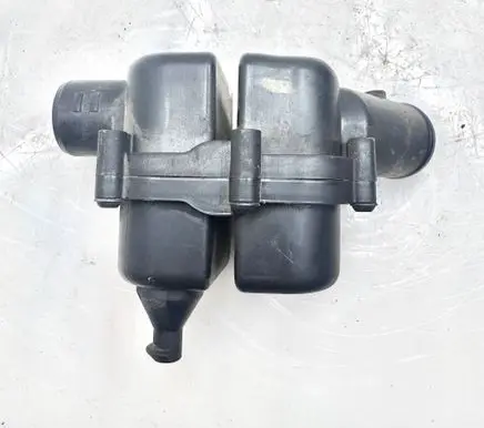Ford Fusion II Intake resonator DS739P437DE