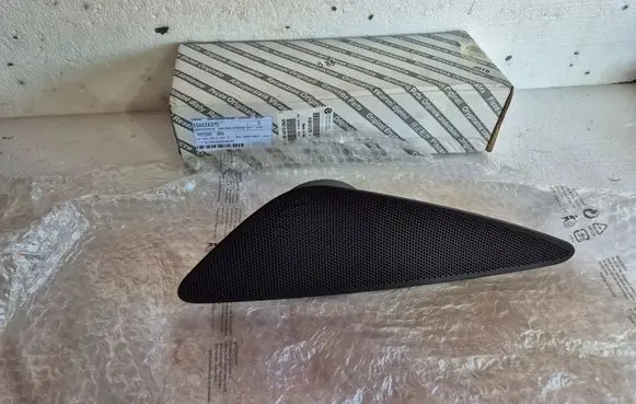 Alfa Romeo Giulia Dash center speaker trim cover 156121271 156121275 6FM30LHXAA