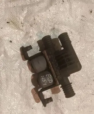 BMW 5 E60 E61 Coolant heater control valve 6906652