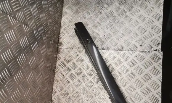 Front bumper splitter molding