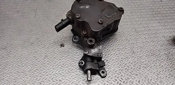 Volkswagen Touran I Vacuum pump 038145209N