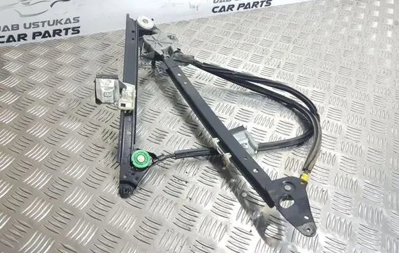 Rear door manual window regulator