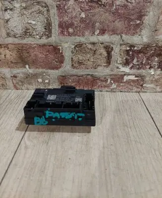 Volkswagen PASSAT B8 Door control unit/module