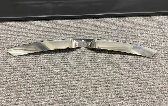 Front bumper splitter molding