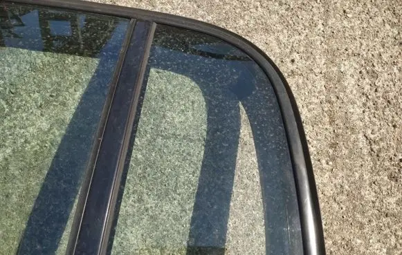 Renault Vel Satis Rear vent window glass 