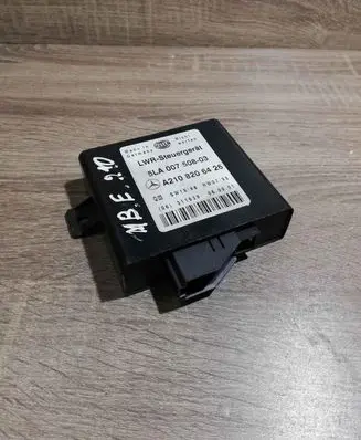 Mercedes-Benz E W210 Light module LCM A2108206426 5LA00750803