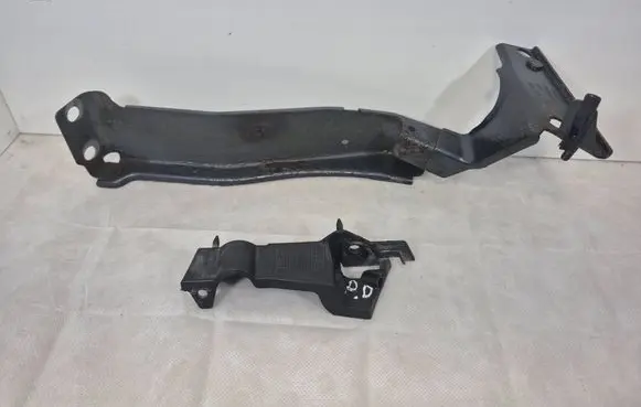 Audi A4 S4 B8 8K Fender mounting bracket 8K0821136A 8K0807284