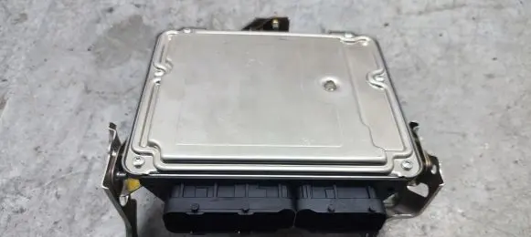 Toyota Corolla E120 E130 Engine control unit/module 0281011733
