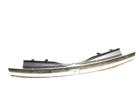 Trunk/boot sill cover protection