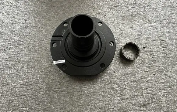 Nissan Patrol 160 Front wheel hub spindle knuckle 40585C8200 40588C6000