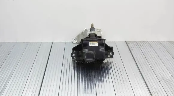 Engine mount bracket