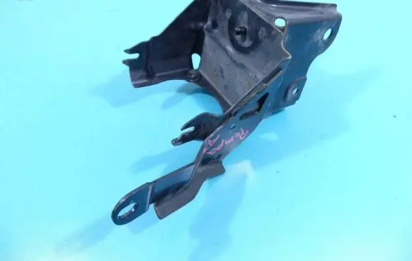 Toyota Sienna XL30 III Oil filter mounting bracket IMPRK1258048