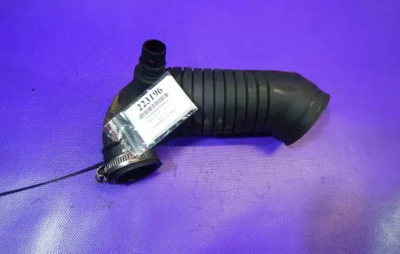 Audi A4 S4 B5 8D Air intake hose/pipe 8D0129615J