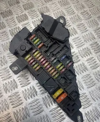 BMW 5 E39 Fuse module 6906603 690659905