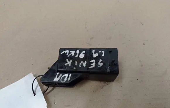 Renault Scenic III - Grand scenic III Glow plug pre-heat relay 0281003050 8200798585
