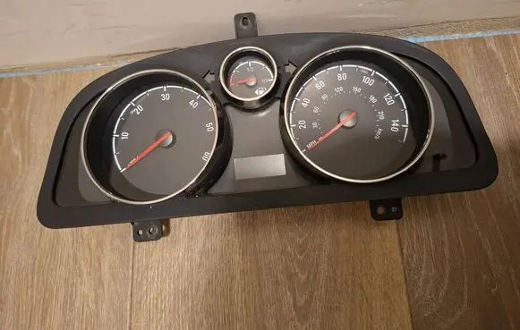 Opel Antara Speedometer (instrument cluster) 95489441