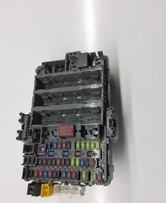 Honda CR-V Fuse module T1EE612