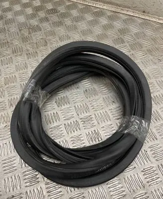 Seat Altea XL Front door rubber seal 