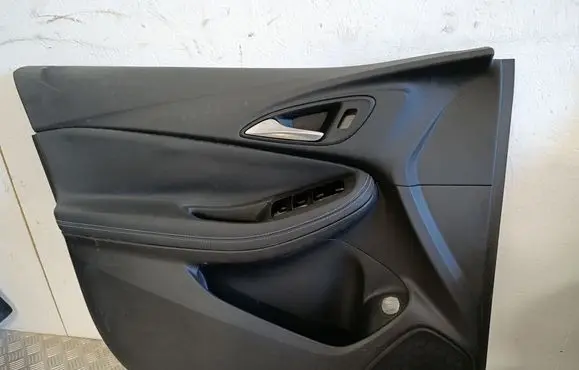 Buick Encore GX I Front door card panel trim 42730652