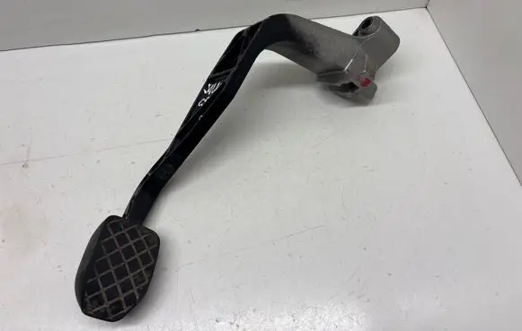 Audi A6 S6 C5 4B Clutch pedal 8D1721316H