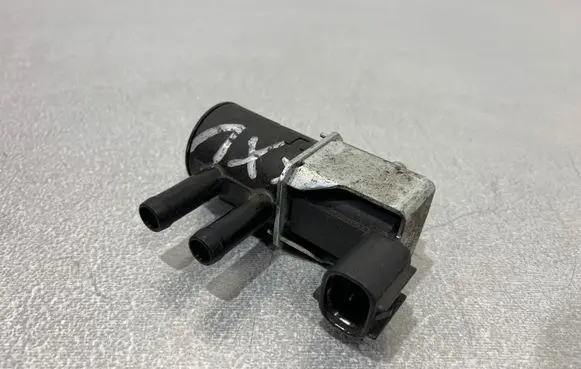 Subaru XV Vacuum valve K5T48580