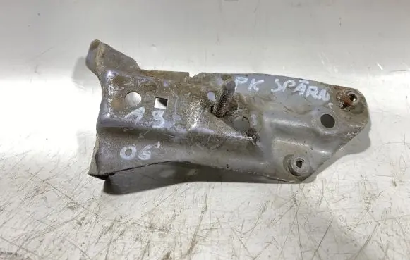 Audi A3 S3 8P Front splash guards bracket 