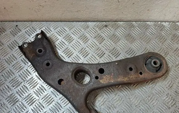 Toyota Avensis T270 Front control arm 4806905080