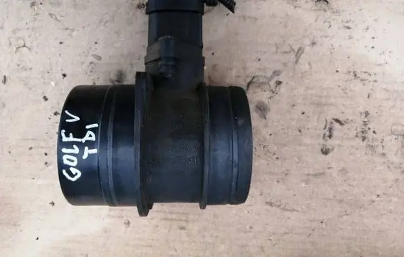 Volkswagen Golf V Mass air flow meter 074906461B