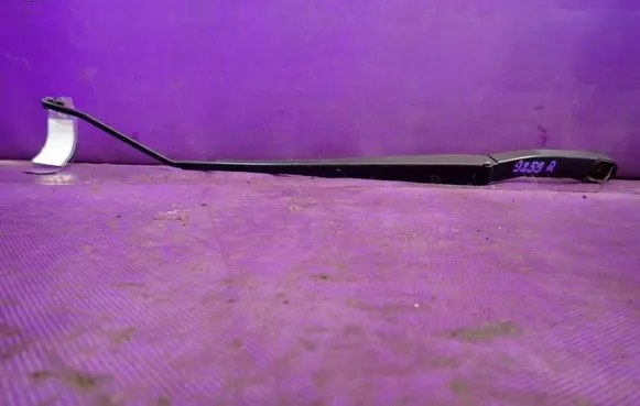 Opel Insignia A Front wiper blade arm