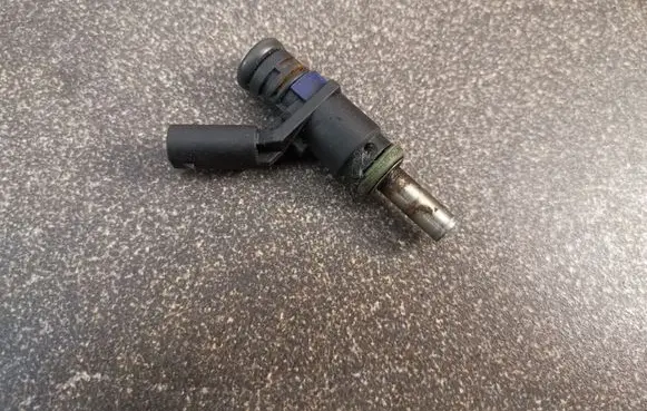 Mercedes-Benz B W245 Fuel injector A0000788749