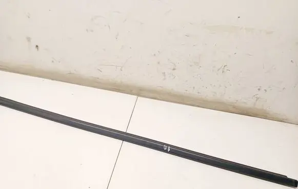 Nissan X-Trail T30 Front door glass trim molding VENTILIUOJAMAS