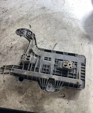 Volkswagen Touareg I Battery box tray 1K0915333C
