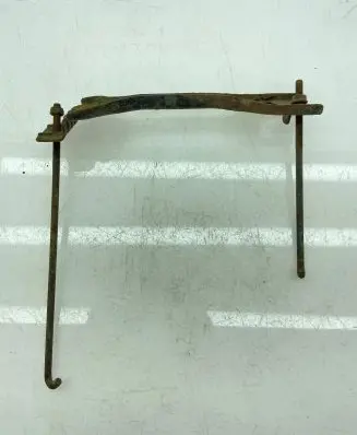 Battery bracket