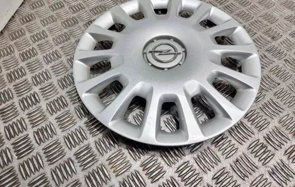 Opel Corsa D R14 wheel hub/cap/trim 13211853 13211854 13211852