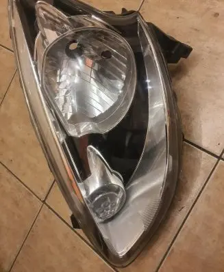 Nissan Micra Headlight/headlamp 10018022 11032