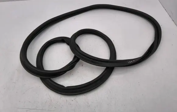 Renault Megane E-Tech Trunk rubber seal (body) 