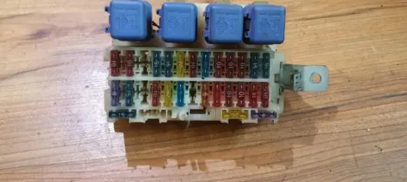 Nissan Primera Fuse box set 950126