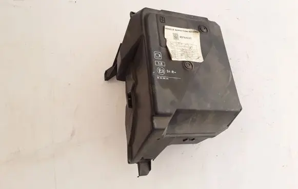 Renault Megane II Fuse module 8200438360