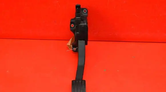 Volvo V60 Accelerator throttle pedal 31329061