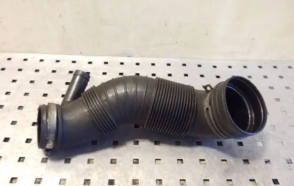Volkswagen Sharan Turbo air intake inlet pipe/hose 5N0129656