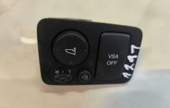 Honda CR-V Wing mirror switch 33212