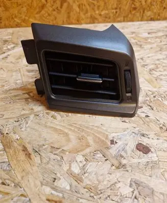 Toyota RAV 4 (XA40) Dashboard side air vent grill/cover trim 556800R010 556800R020