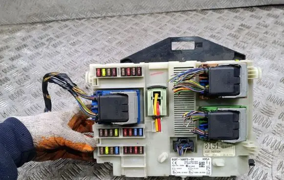 Ford S-MAX Fuse box set