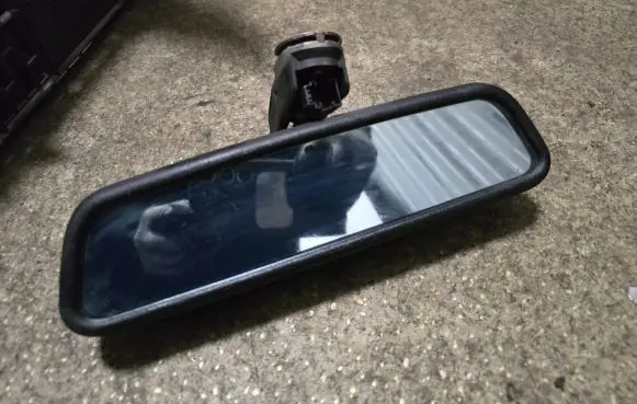 BMW 5 E39 Rear view mirror (interior) E11015313