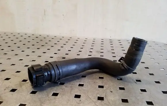 Land Rover Range Rover Sport L320 Engine coolant pipe/hose JHB501720