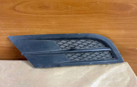 Volkswagen Jetta VI Front bumper lower grill 5C6853665H