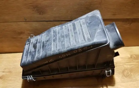 Peugeot 405 Air filter box